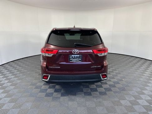 Used 2017 Toyota Highlander Limited image 3