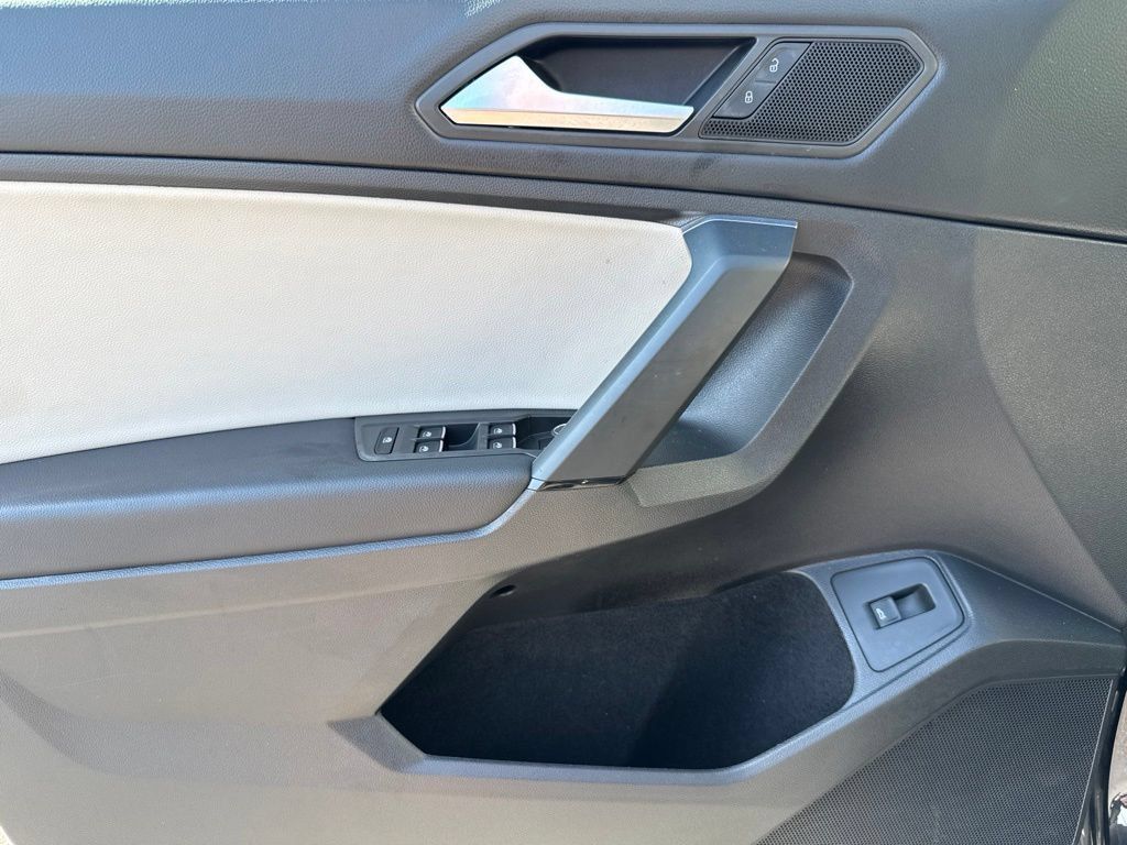 Used 2019 Volkswagen Tiguan SEL AWD/4WD image 17