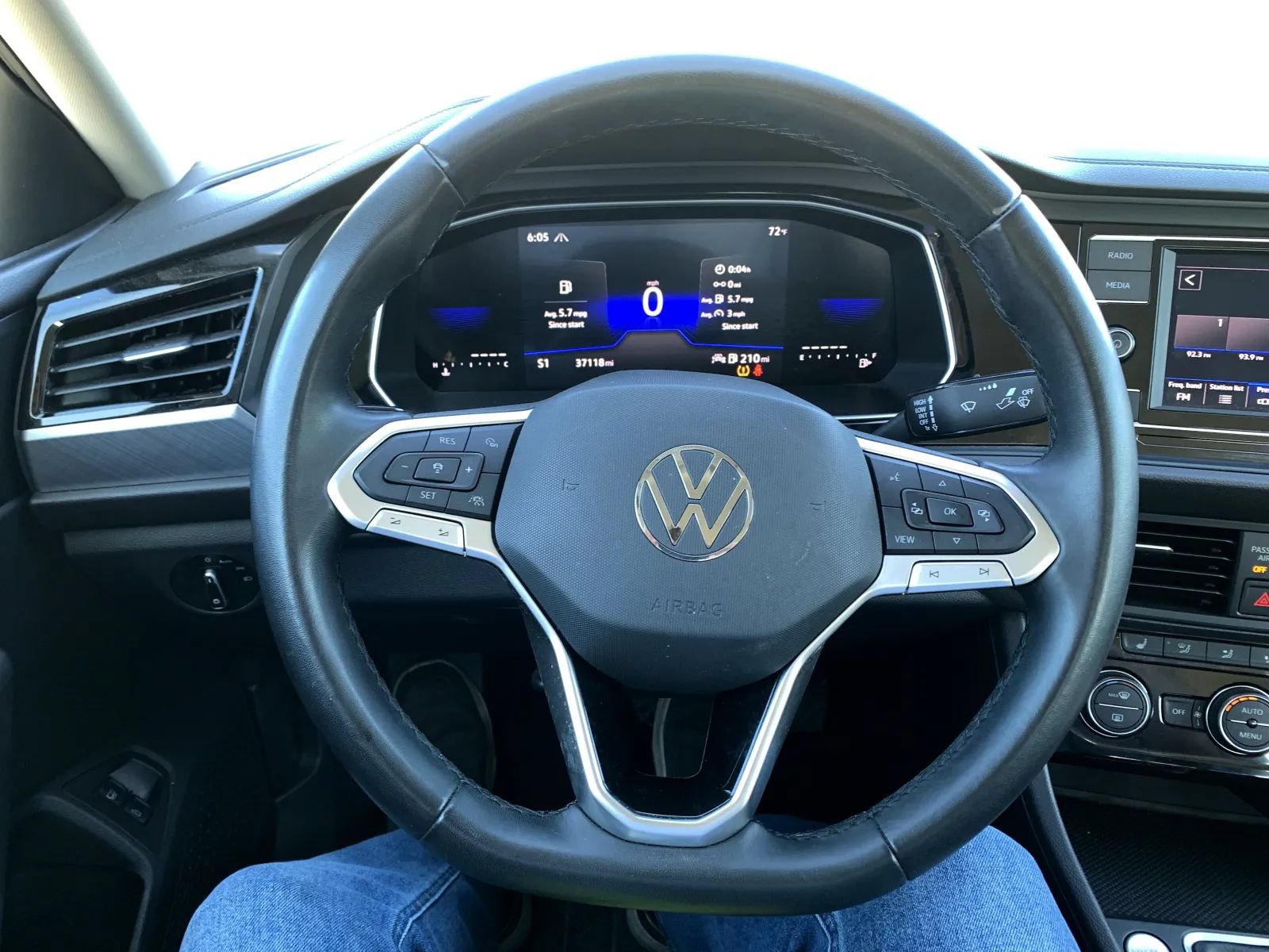 Used 2024 Volkswagen Jetta SE FWD image 12