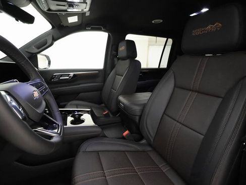 Used 2025 Chevrolet Suburban High Country image 10