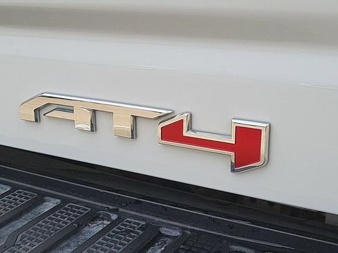 Used 2024 GMC Sierra 2500 AT4 w/ AT4 Premium Plus Package AWD/4WD image 33