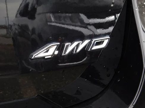 Used 2023 Ford Explorer XLT AWD/4WD image 6