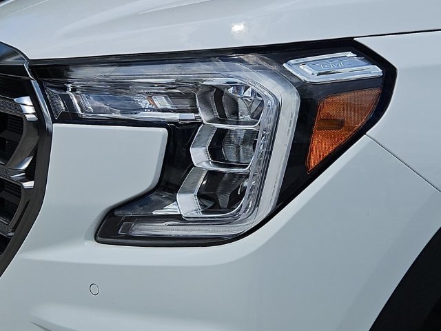 Certified 2024 GMC Terrain AT4 w/ Tech Package AWD/4WD image 10