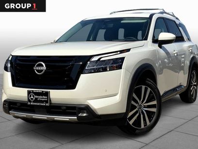 Used 2024 Nissan Pathfinder Platinum w/ Lighting Package (N92)