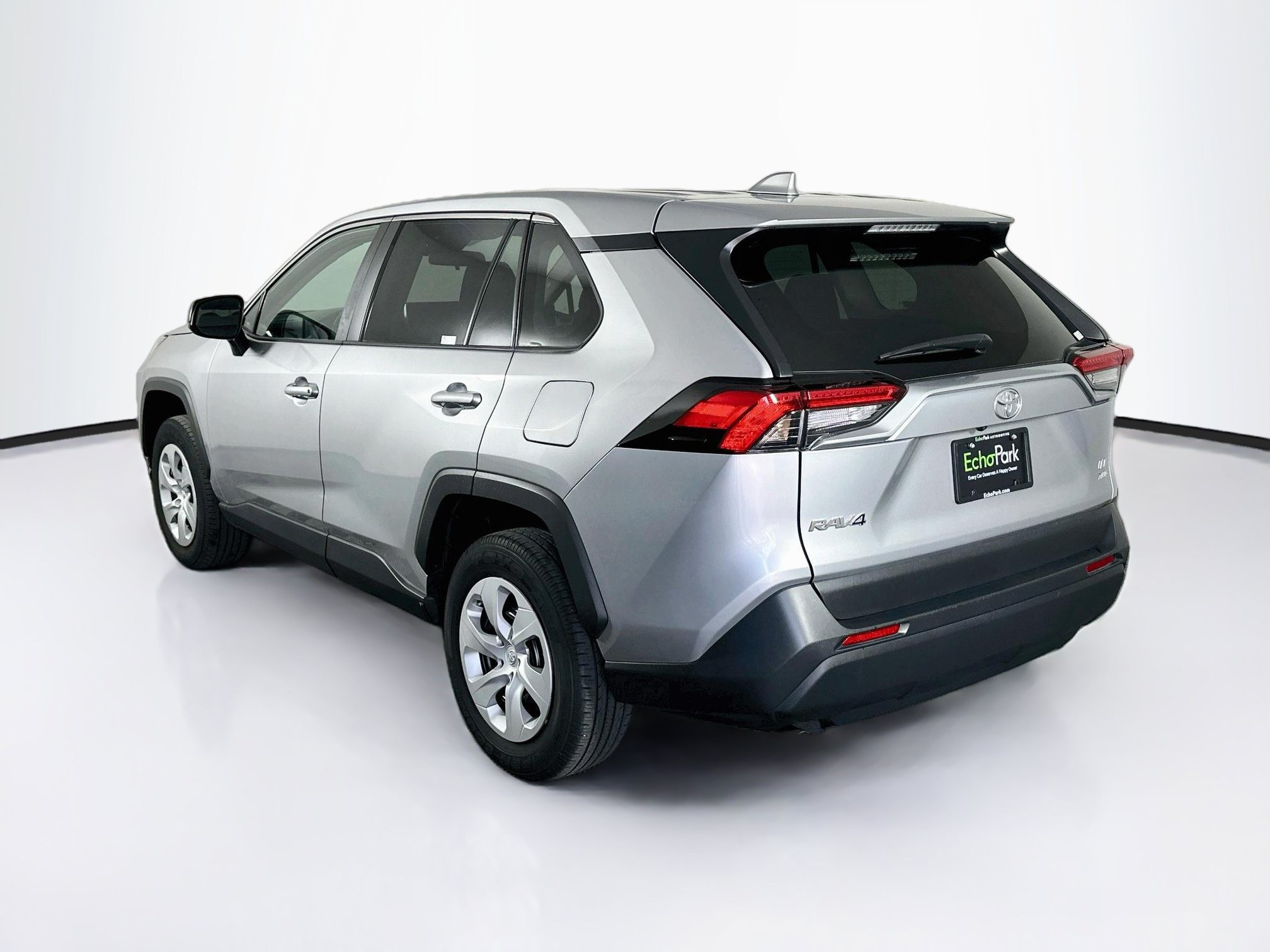 Used 2025 Toyota RAV4 LE AWD/4WD image 5