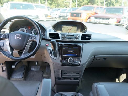 Used 2015 Honda Odyssey Touring Elite image 12