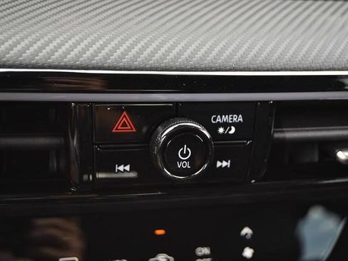 New 2025 Nissan Kicks SR image 18