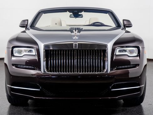 Used 2017 Rolls-Royce Dawn image 22