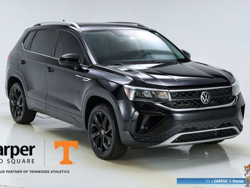 Used 2023 Volkswagen Taos SE w/ Panoramic Sunroof Package image 15