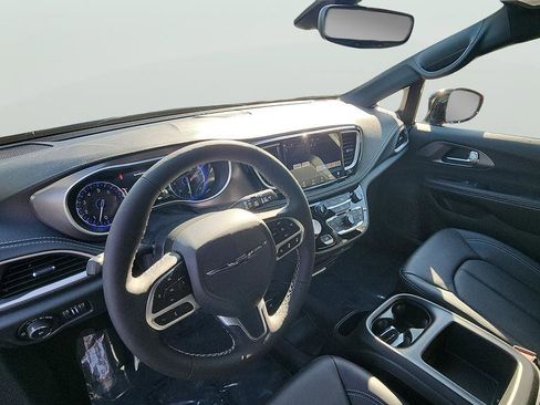 New 2026 Chrysler Pacifica Select image 20