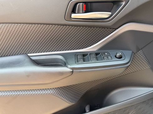 Used 2020 Toyota C-HR LE FWD image 8