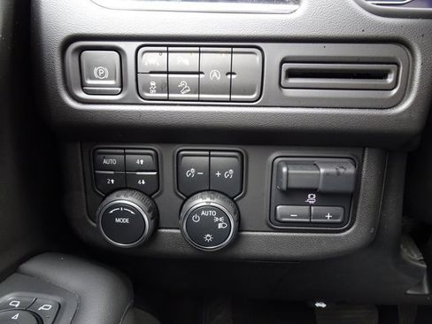 Used 2023 Chevrolet Suburban Z71 w/ Max Trailering Package image 28