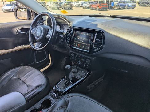 Used 2018 Jeep Compass Limited w/ Navigation Group AWD/4WD image 12