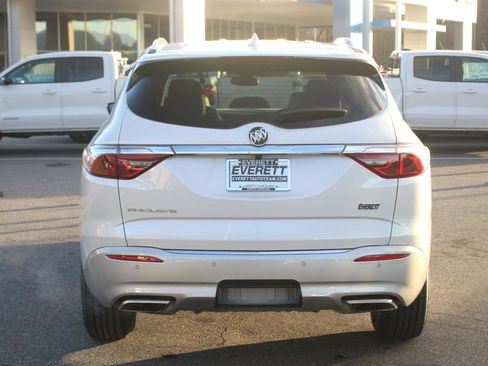 Used 2023 Buick Enclave Essence image 6