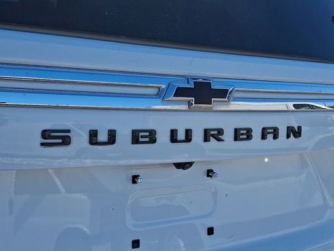 Used 2023 Chevrolet Suburban LS image 31