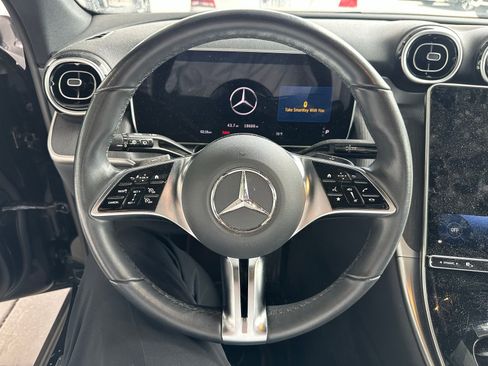 Used 2025 Mercedes-Benz GLC 300 image 3