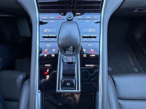 Used 2022 Porsche Panamera 4 Platinum Edition image 28