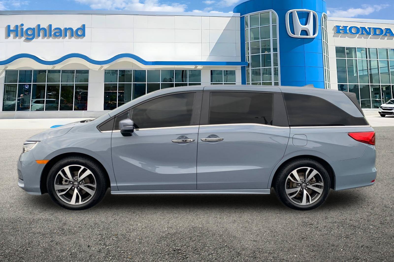 Certified 2024 Honda Odyssey Touring image 2