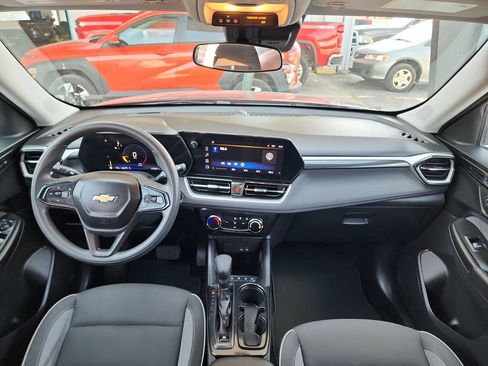 Used 2025 Chevrolet TrailBlazer LT AWD/4WD image 16