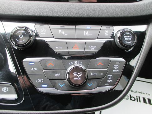 Used 2025 Chrysler Pacifica Select FWD image 18