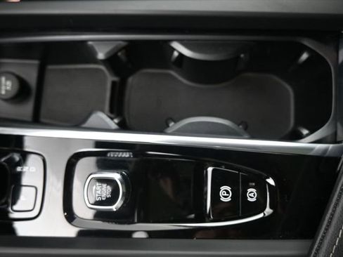 Used 2023 Volvo XC60 B6 Ultimate w/ Climate Package image 10