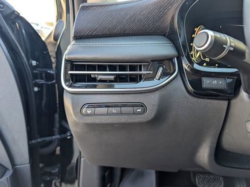 Used 2023 INFINITI QX60 Sensory w/ Vision Package AWD/4WD image 11