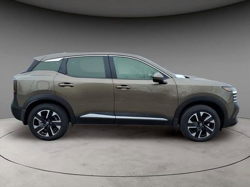 New 2025 Nissan Kicks SV image 10