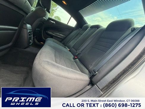 Used 2011 Dodge Charger SE RWD image 12
