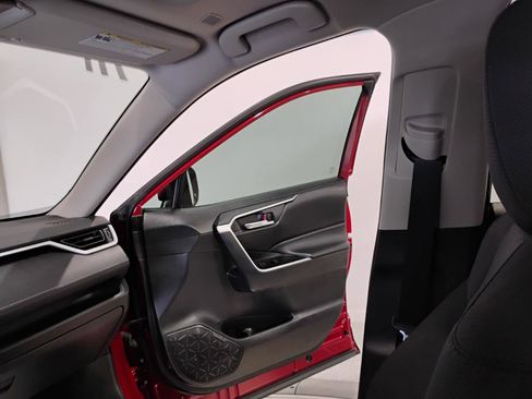 Used 2025 Toyota RAV4 XLE w/ Convenience Package image 60