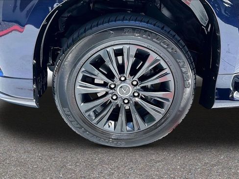 Used 2023 Lexus GX 460 Premium w/ Accessory Package AWD/4WD image 32