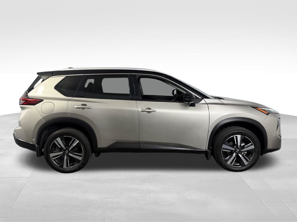 Used 2025 Nissan Rogue SL AWD/4WD image 6