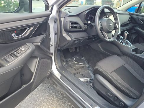Used 2025 Subaru Outback Premium AWD/4WD image 9