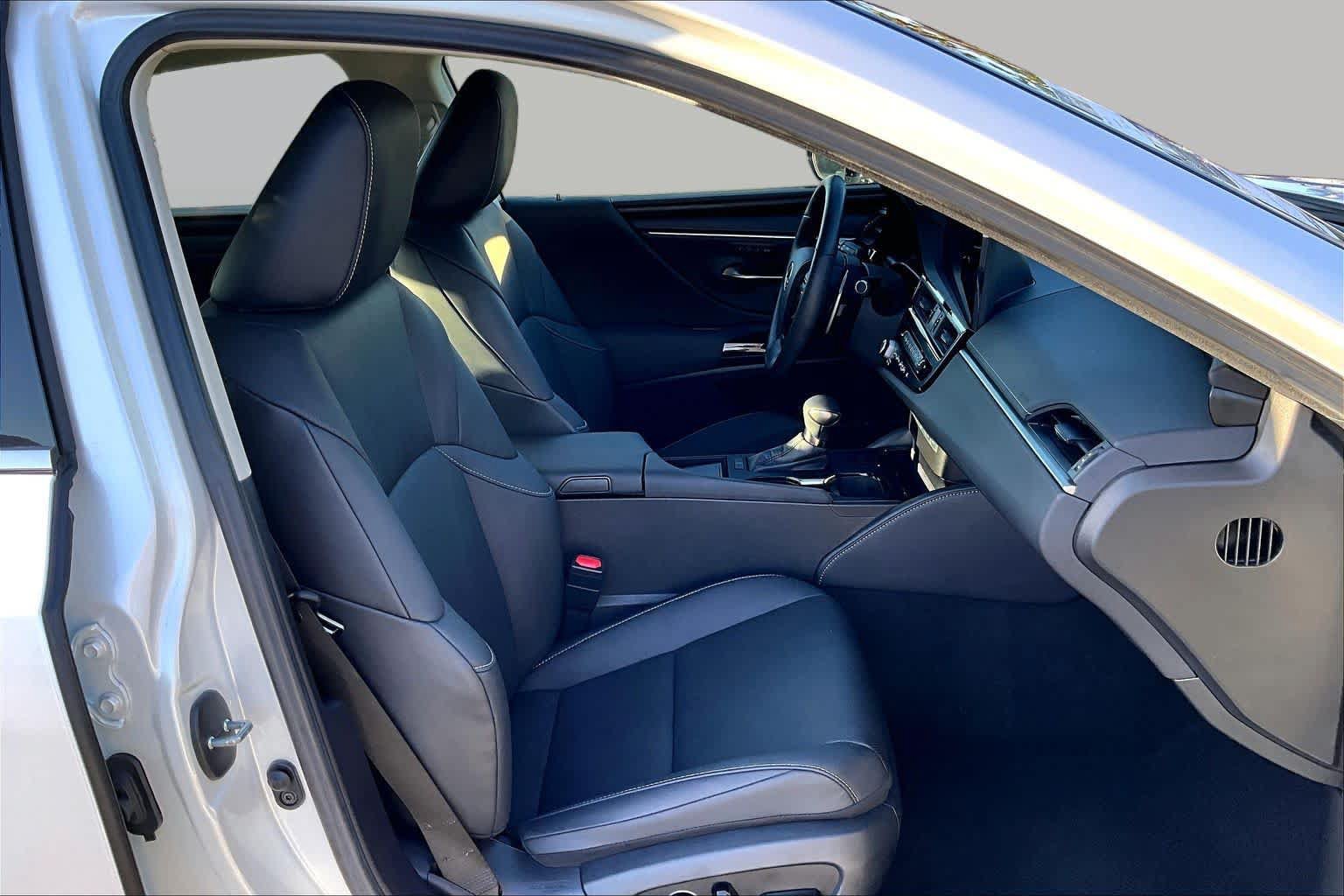 Used 2024 Lexus ES 350 w/ Premium Package FWD image 8