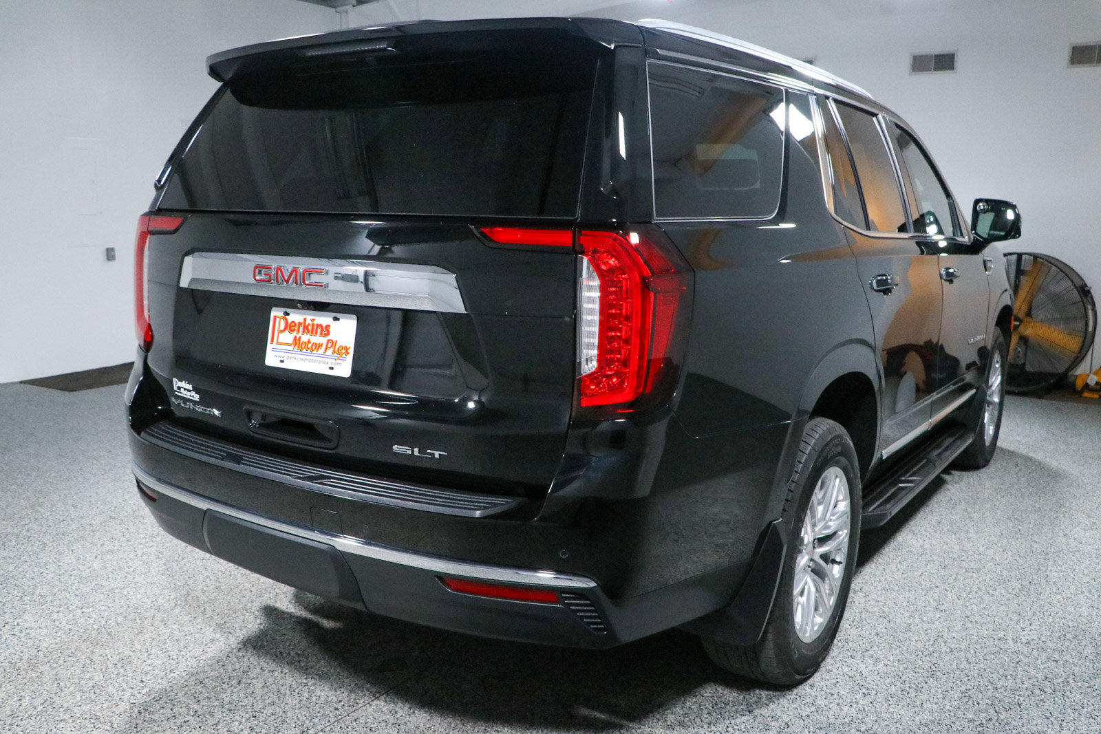 Used 2023 GMC Yukon SLT w/ SLT Premium Package AWD/4WD image 7