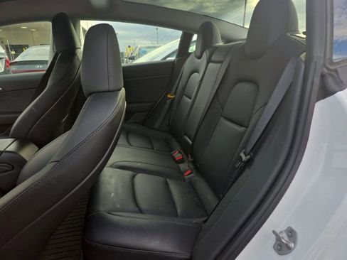 Used 2023 Tesla Model 3 Standard Range image 3