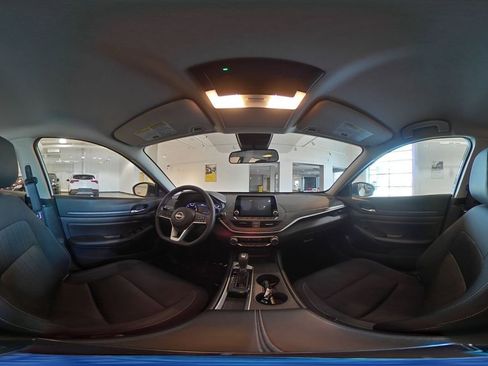 Used 2025 Nissan Altima 2.5 SV FWD image 41