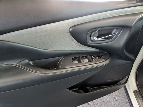Used 2015 Nissan Murano SV w/ Premium Package FWD image 8