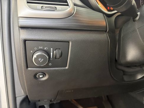 Used 2020 Jeep Grand Cherokee Laredo w/ Security & Convenience Group image 17