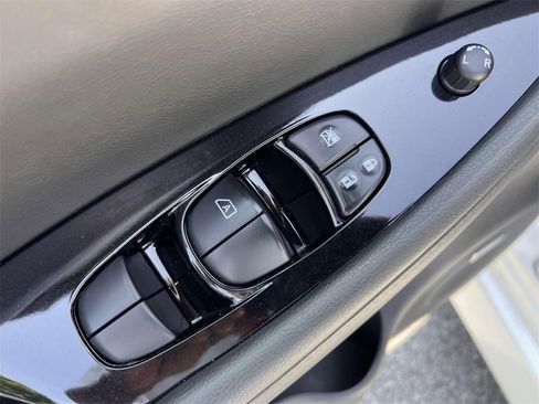 Used 2022 Nissan Leaf SL Plus image 17