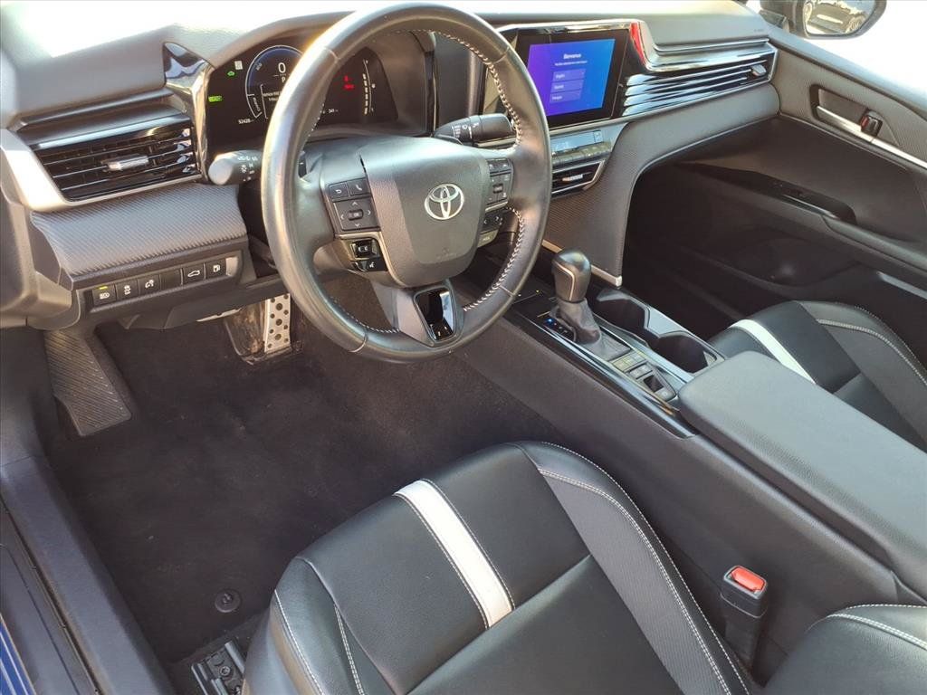 Used 2025 Toyota Camry SE FWD image 6