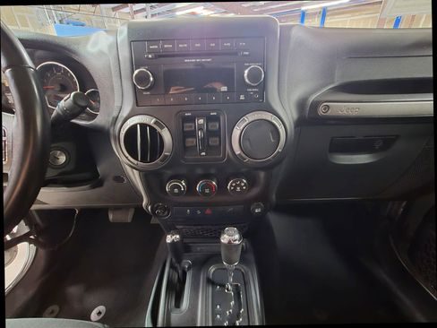 Used 2018 Jeep Wrangler Unlimited Sport S AWD/4WD image 13