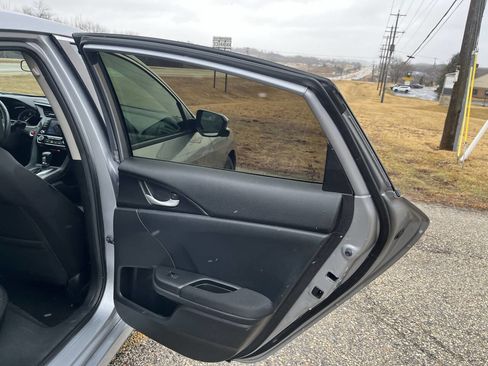 Used 2019 Honda Civic EX image 27