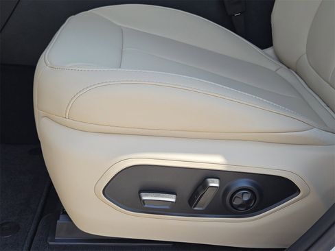 New 2025 Jeep Grand Cherokee L Limited w/ Trailer Tow Package image 24