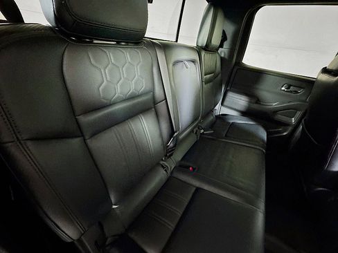 Used 2022 Nissan Frontier PRO-4X w/ Pro-4X Premium Package image 28