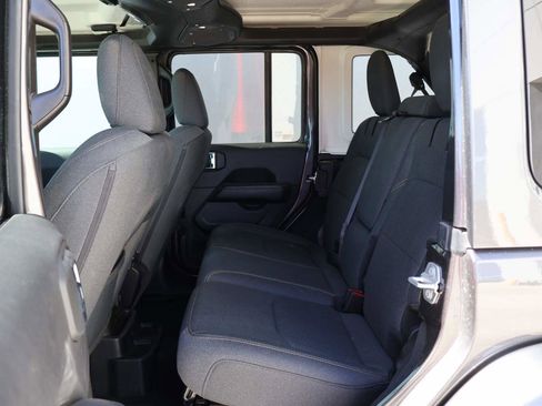 Used 2025 Jeep Wrangler Unlimited Sahara AWD/4WD image 10
