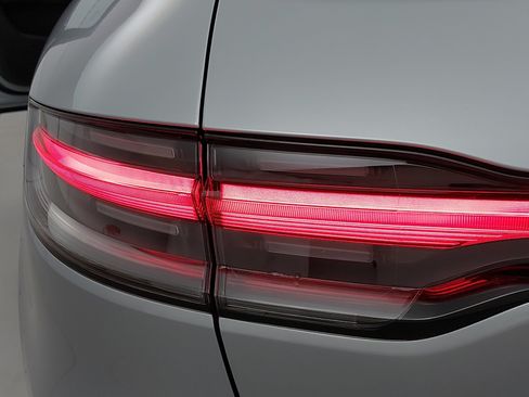 Certified 2026 Porsche Macan AWD/4WD image 37