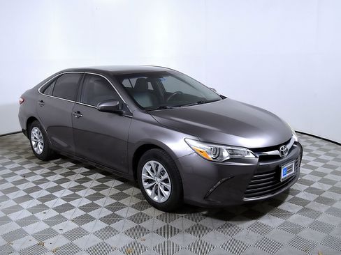 Used 2016 Toyota Camry LE FWD image 6