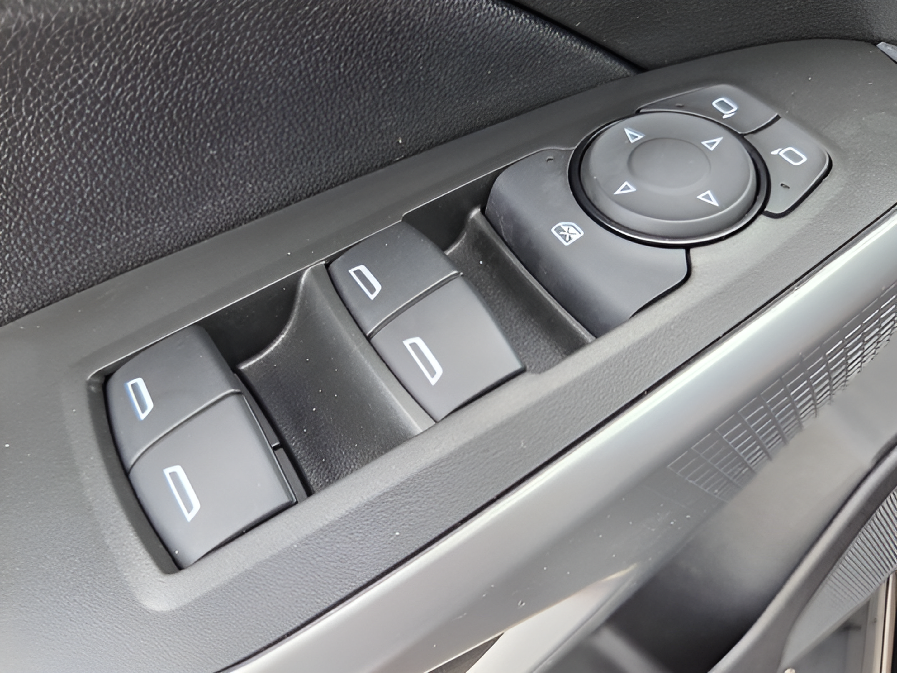 Used 2026 Chevrolet Trax LS FWD image 27