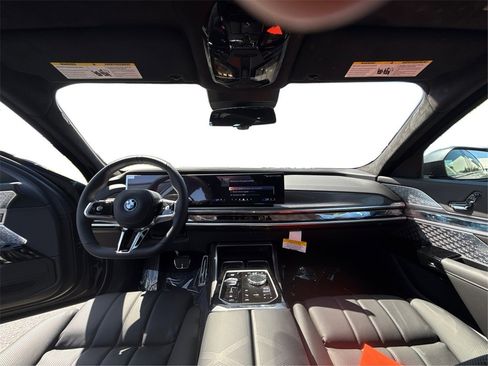 New 2025 BMW i7 xDrive60 w/ Executive Package image 28