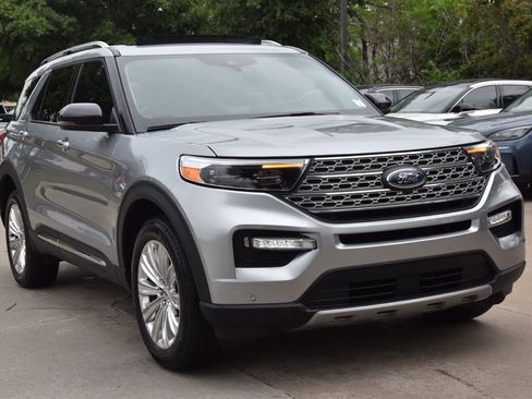 Used 2024 Ford Explorer Limited w/ Limited Technology Package image 4